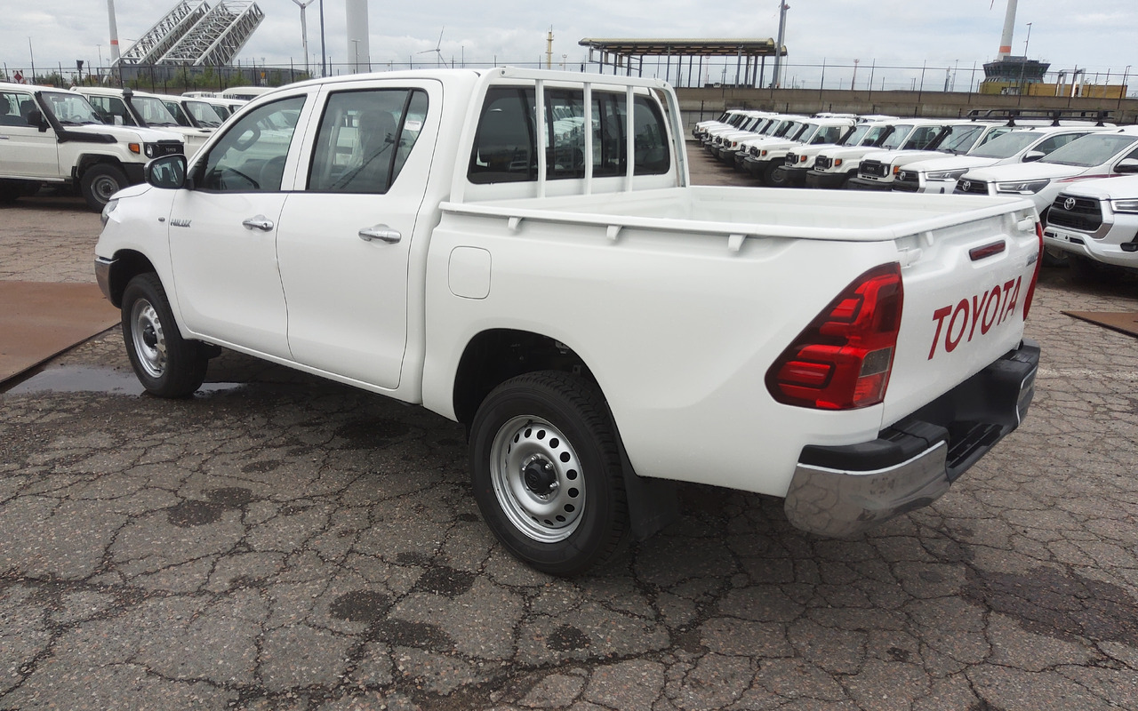 Toyota Hilux / Revo Pick-up double cabin pack security 2.4L Turbo Diesel Manual - شاحنة البيك أب: صور 4 Toyota Hilux / Revo Pick-up double cabin pack security 2.4L Turbo Diesel Manual - شاحنة البيك أب: صور 4