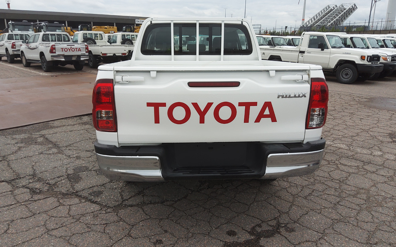 Toyota Hilux / Revo Pick-up double cabin pack security 2.4L Turbo Diesel Manual - شاحنة البيك أب: صور 5 Toyota Hilux / Revo Pick-up double cabin pack security 2.4L Turbo Diesel Manual - شاحنة البيك أب: صور 5