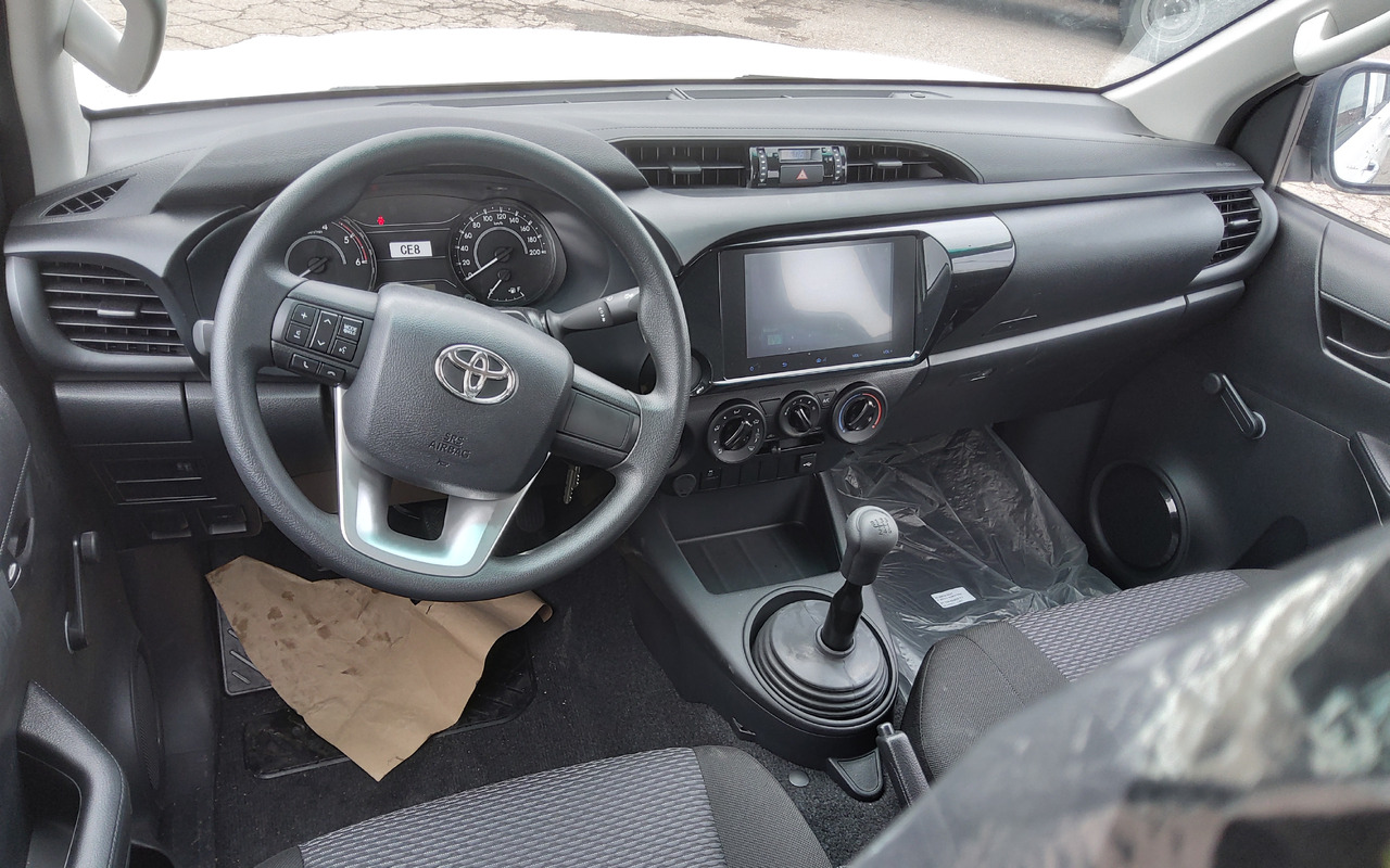 تأجير Toyota Hilux / Revo Pick-up double cabin pack security 2.4L Turbo Diesel Manual Toyota Hilux / Revo Pick-up double cabin pack security 2.4L Turbo Diesel Manual: صور 10