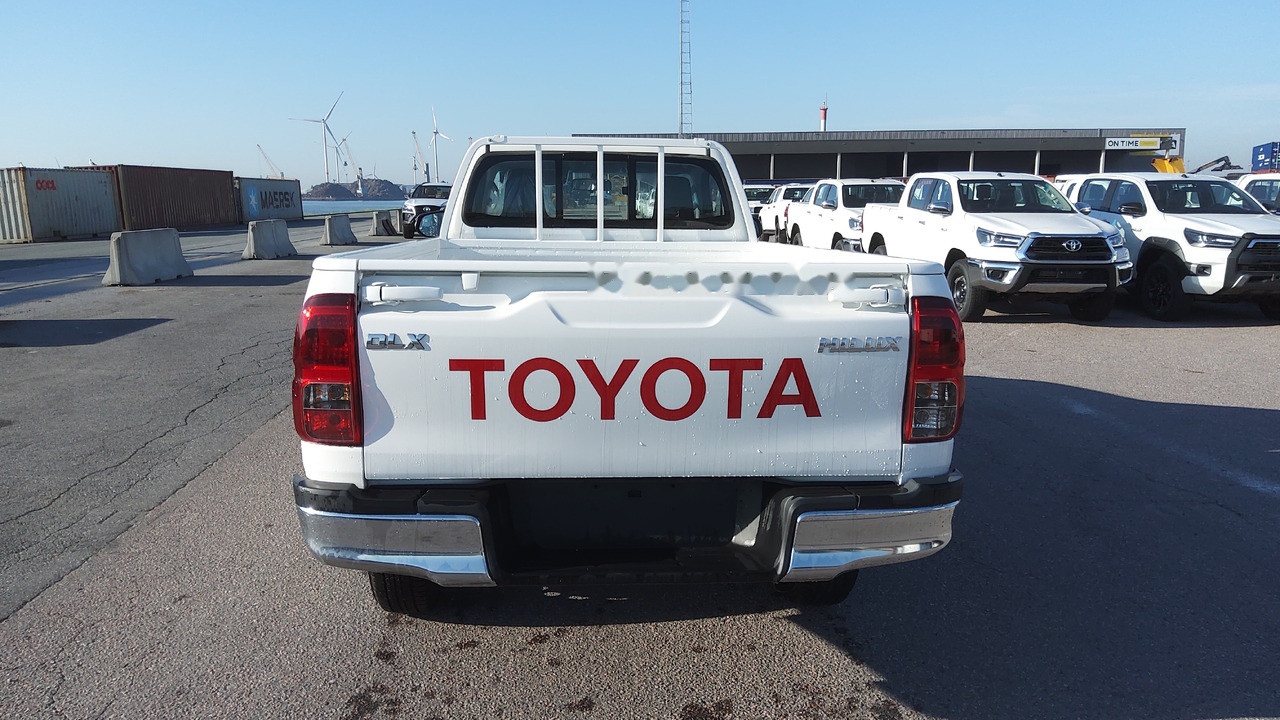 Toyota Hilux / Revo Pick-up single Cab pack security 2.4L Turbo Diesel Manual - شاحنة البيك أب: صور 4 Toyota Hilux / Revo Pick-up single Cab pack security 2.4L Turbo Diesel Manual - شاحنة البيك أب: صور 4