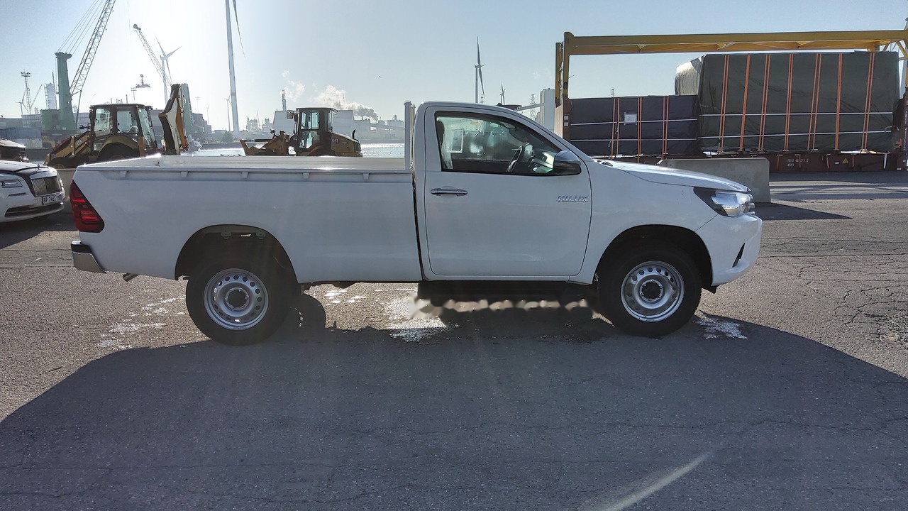 Toyota Hilux / Revo Pick-up single Cab pack security 2.4L Turbo Diesel Manual - شاحنة البيك أب: صور 2 Toyota Hilux / Revo Pick-up single Cab pack security 2.4L Turbo Diesel Manual - شاحنة البيك أب: صور 2