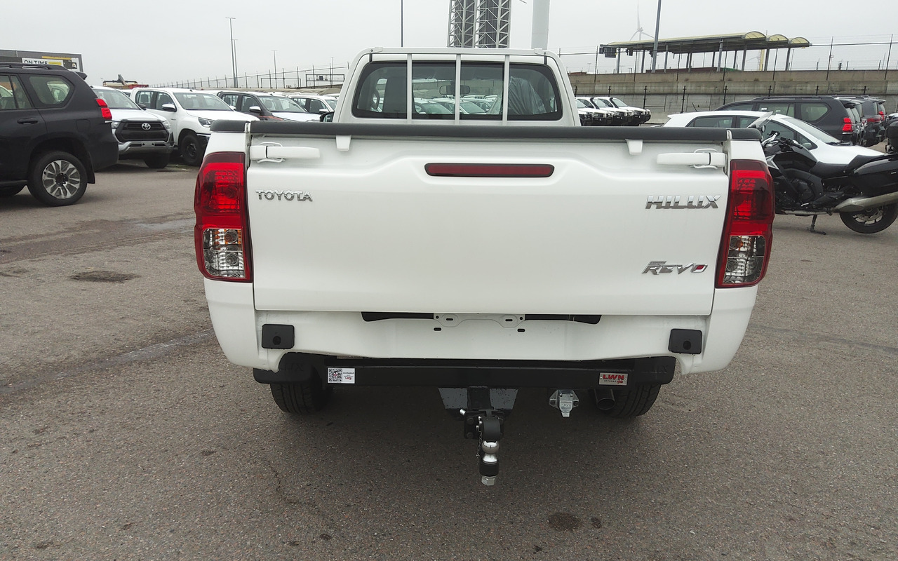 Toyota Hilux / Revo RHD Pick-up single Cab 2.8L Diesel Manual - شاحنة البيك أب: صور 5 Toyota Hilux / Revo RHD Pick-up single Cab 2.8L Diesel Manual - شاحنة البيك أب: صور 5