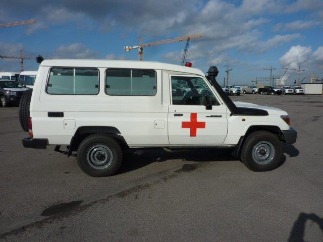 Toyota Land Cruiser 78 Metal top hzj 78 ambulance 4.2L Diesel Manual - سيارة دفع رباعي: صور 5 Toyota Land Cruiser 78 Metal top hzj 78 ambulance 4.2L Diesel Manual - سيارة دفع رباعي: صور 5