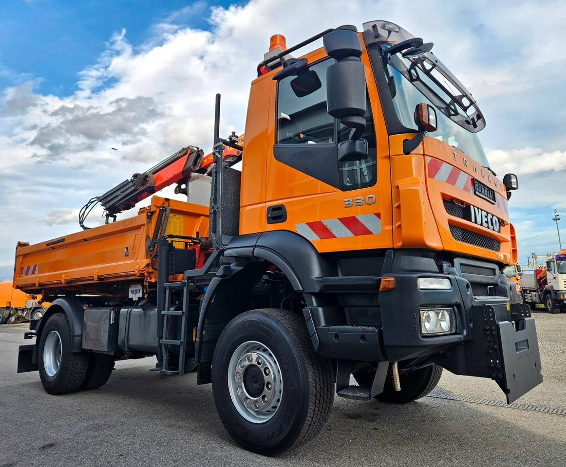 Iveco Trakker 190T33 4x4 Euro5 Kran Palfinger Funk - قلابات, شاحنة كرين: صور 1 Iveco Trakker 190T33 4x4 Euro5 Kran Palfinger Funk - قلابات, شاحنة كرين: صور 1