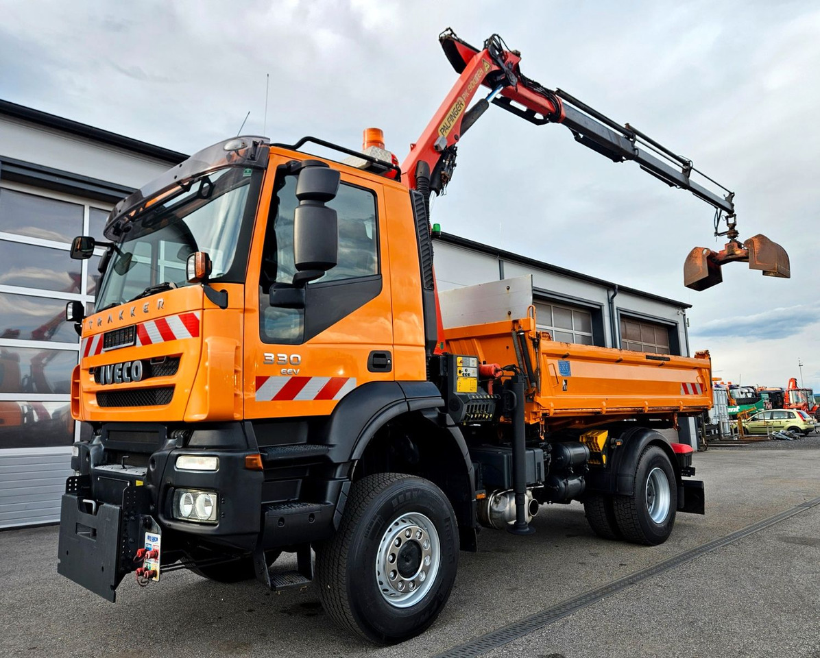 Iveco Trakker 190T33 4x4 Euro5 Kran Palfinger Funk - قلابات, شاحنة كرين: صور 1 Iveco Trakker 190T33 4x4 Euro5 Kran Palfinger Funk - قلابات, شاحنة كرين: صور 1