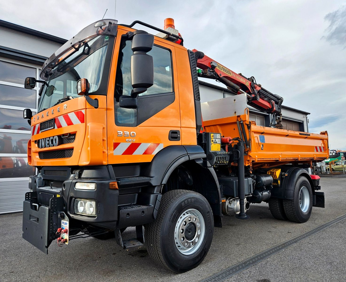 Iveco Trakker 190T33 4x4 Euro5 Kran Palfinger Funk - قلابات, شاحنة كرين: صور 4 Iveco Trakker 190T33 4x4 Euro5 Kran Palfinger Funk - قلابات, شاحنة كرين: صور 4