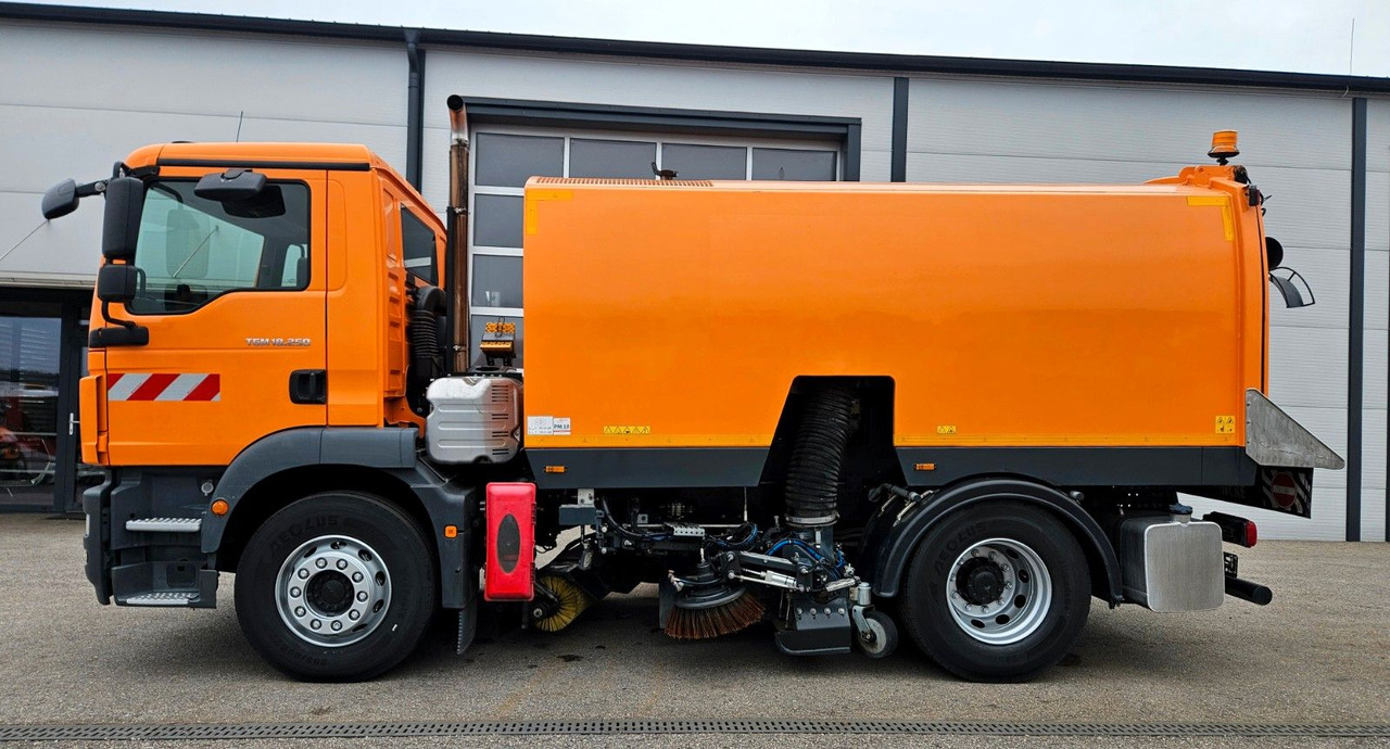MAN TGM 18.250 Euro6 BROCK SL200 L+R Aufbaumotor - سياره كنس شوارع: صور 2 MAN TGM 18.250 Euro6 BROCK SL200 L+R Aufbaumotor - سياره كنس شوارع: صور 2