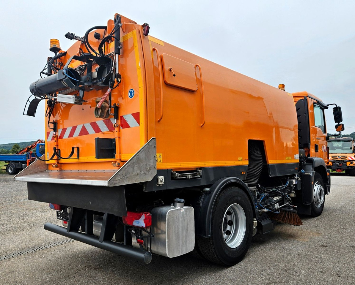 MAN TGM 18.250 Euro6 BROCK SL200 L+R Aufbaumotor - سياره كنس شوارع: صور 5 MAN TGM 18.250 Euro6 BROCK SL200 L+R Aufbaumotor - سياره كنس شوارع: صور 5