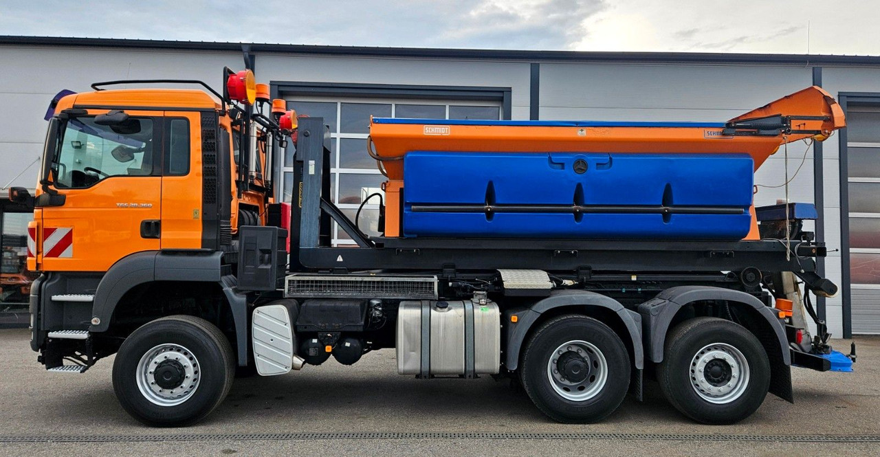 MAN TGS 28.360 6x4-4 BL EEV Winterdienst Streuer - شاحنة ذات الخطاف: صور 2 MAN TGS 28.360 6x4-4 BL EEV Winterdienst Streuer - شاحنة ذات الخطاف: صور 2