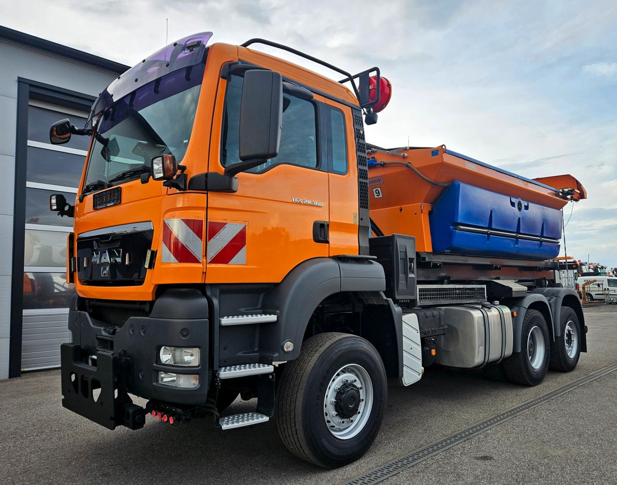 MAN TGS 28.360 6x4-4 BL EEV Winterdienst Streuer - شاحنة ذات الخطاف: صور 1 MAN TGS 28.360 6x4-4 BL EEV Winterdienst Streuer - شاحنة ذات الخطاف: صور 1