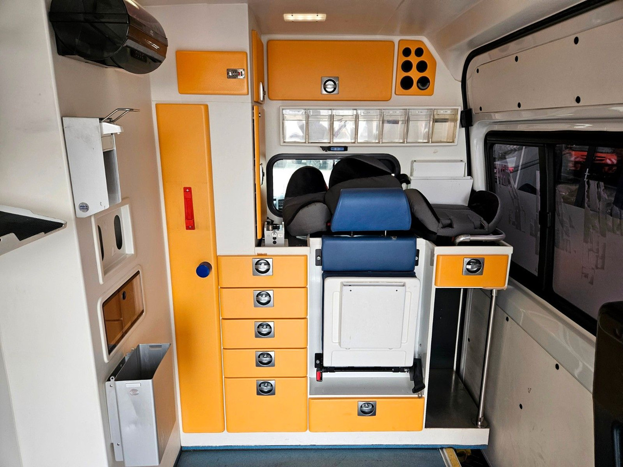سيارة إسعاف Volkswagen CRAFTER TDI Ambulance RTW L2H2 DLOUHY: صور 12