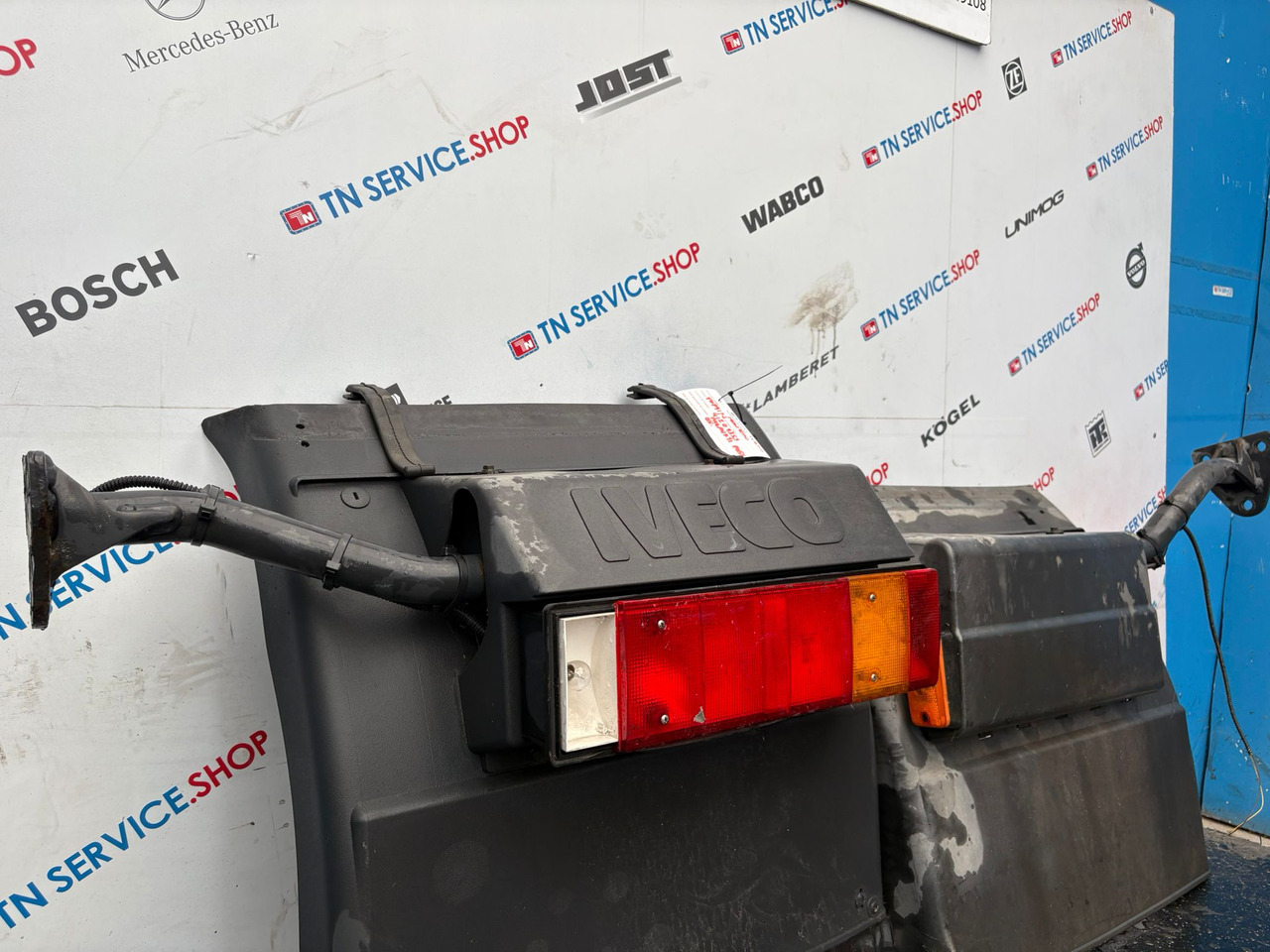 Paraurti posteriore Iveco - كأس مترعة - شاحنة: صور 2 Paraurti posteriore Iveco - كأس مترعة - شاحنة: صور 2