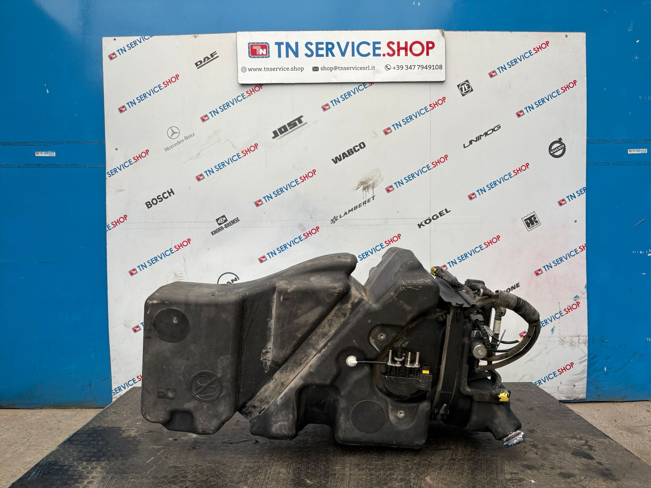 Serbatoio AdBlue DAF - خزان AdBlue - شاحنة: صور 1 Serbatoio AdBlue DAF - خزان AdBlue - شاحنة: صور 1