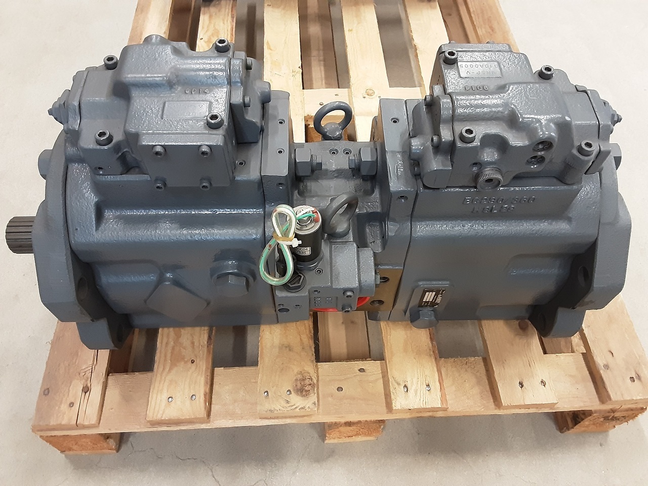 مضخة هيدروليكية - حفارة Kawasaki K3V180DT-170R-9N05-PV: صور 1