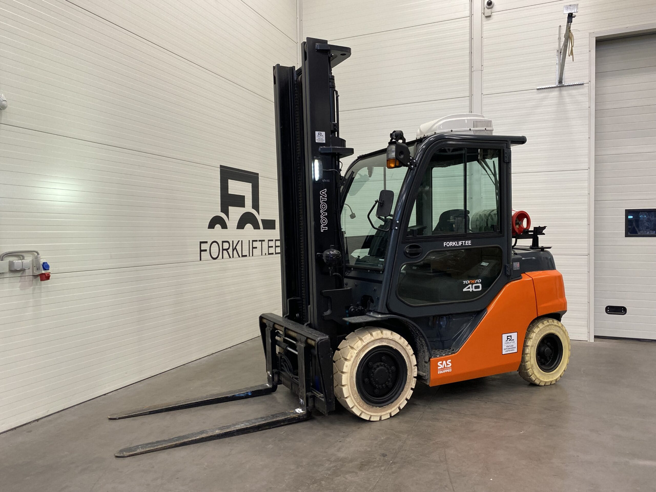 TOYOTA 8FG35N - رافعة شوكية تعمل بالغاز: صور 1 TOYOTA 8FG35N - رافعة شوكية تعمل بالغاز: صور 1