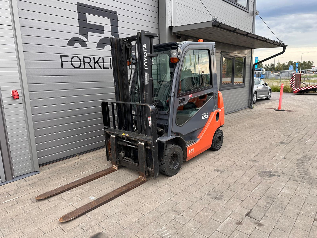 Toyota 8FDKF20 - رافعة شوكية ديزل: صور 1 Toyota 8FDKF20 - رافعة شوكية ديزل: صور 1