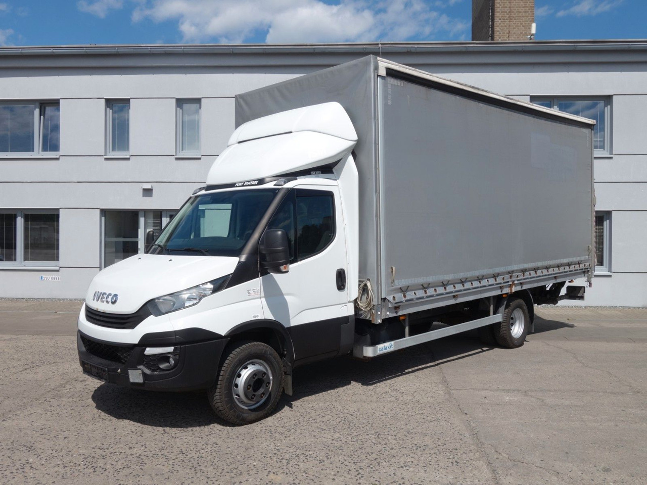 Iveco Daily 70C18 mit LBW - الشاحنات الصغيرة ستائر: صور 1 Iveco Daily 70C18 mit LBW - الشاحنات الصغيرة ستائر: صور 1