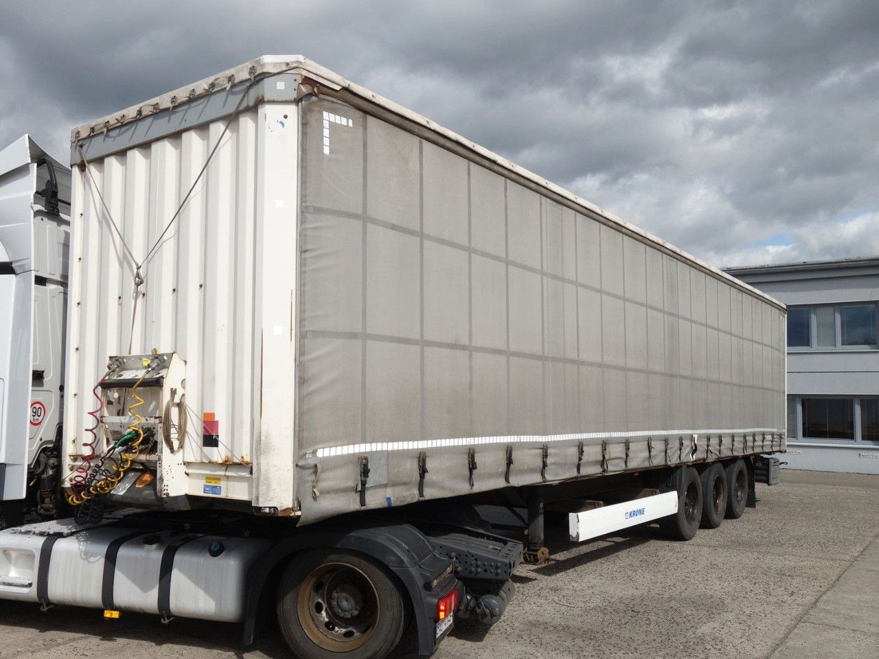 Krone SD Standard, Liftachse - الخيمة نصف مقطورة: صور 1 Krone SD Standard, Liftachse - الخيمة نصف مقطورة: صور 1