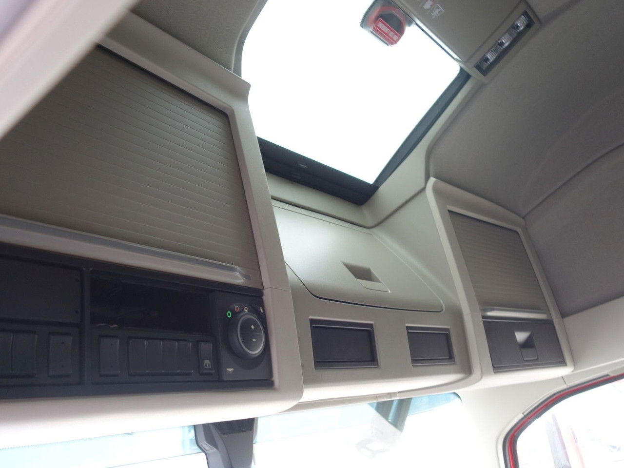 شاحنة نقل سيارات شاحنة Volvo FH 13 XL 460 TC Neue fur Kassbohrer: صور 9