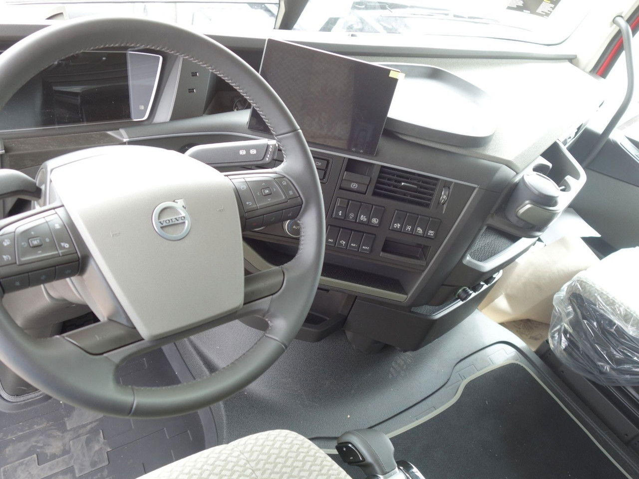 شاحنة نقل سيارات شاحنة Volvo FH 13 XL 460 TC Neue fur Kassbohrer: صور 13