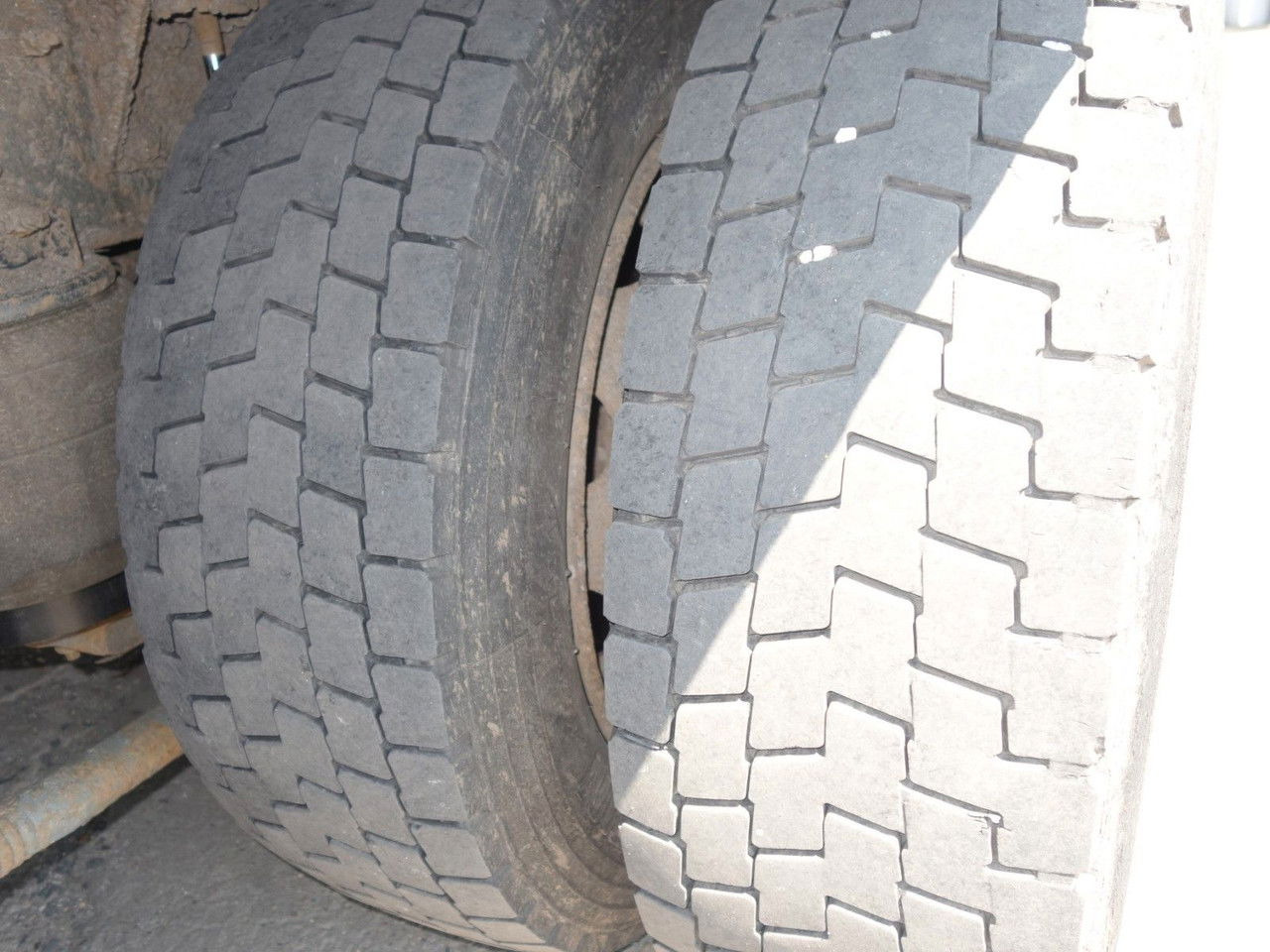 شاحنة ستارة Volvo FM 380 6x2 + Panav Anhänger: صور 12