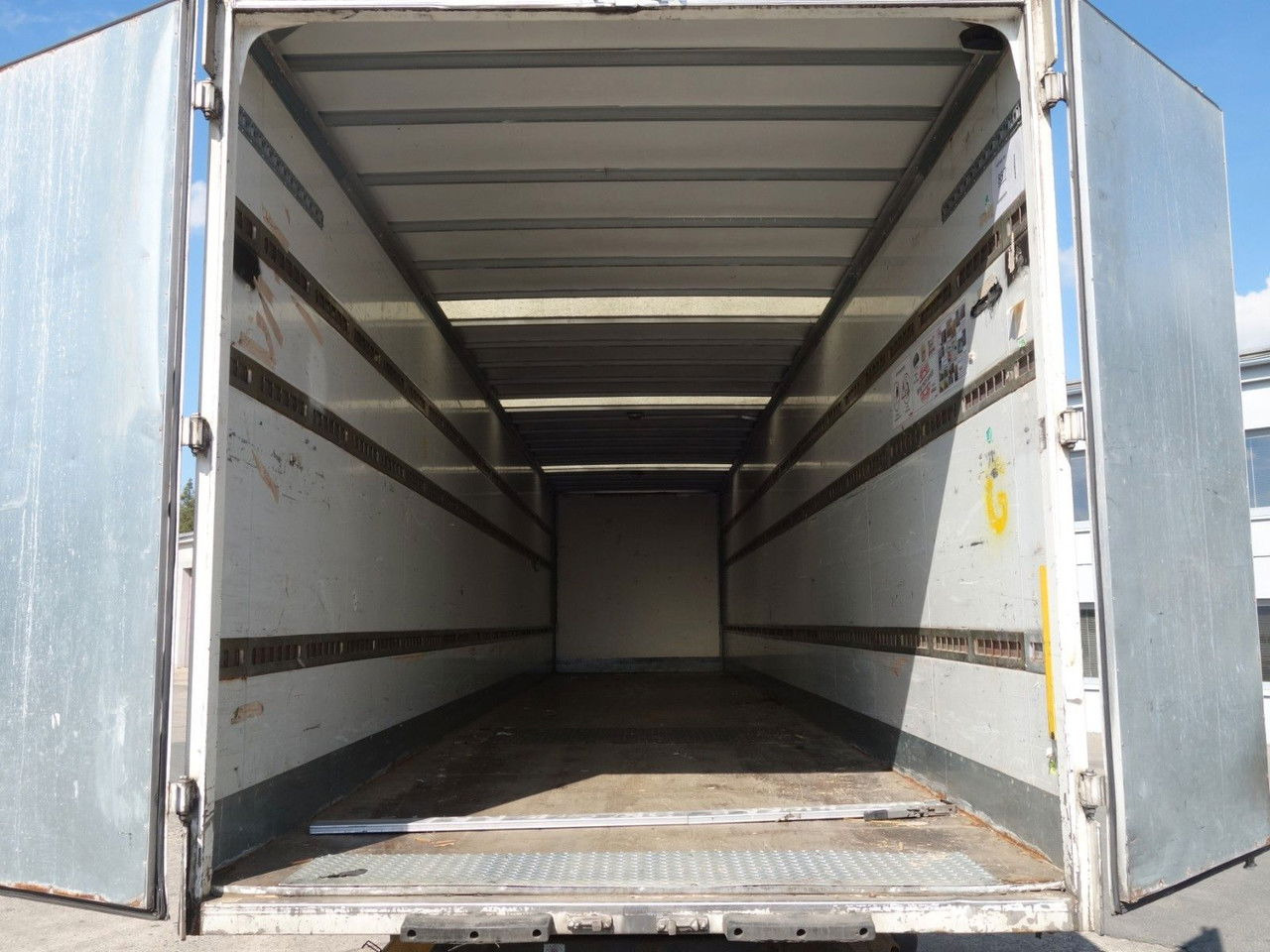 بصندوق مغلق نصف مقطورة WEKA Weka, 1 Achse, Lenkachse 1 Achse, Lenkachse: صور 8 بصندوق مغلق نصف مقطورة WEKA Weka, 1 Achse, Lenkachse 1 Achse, Lenkachse: صور 8