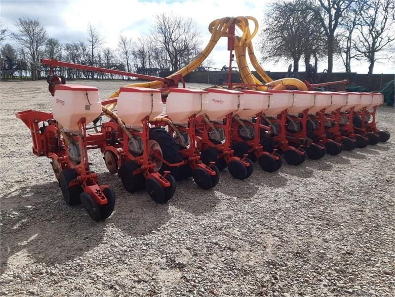 Maschio Gaspardo Manta XL 12 rk med PA1 fronttank - معدات بذار: صور 2 Maschio Gaspardo Manta XL 12 rk med PA1 fronttank - معدات بذار: صور 2
