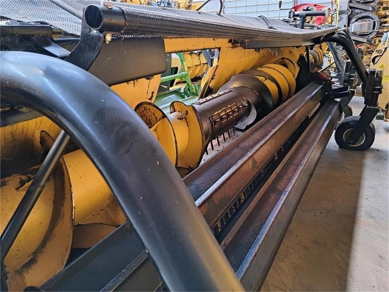 New Holland 283 Header - معدات القش: صور 2 New Holland 283 Header - معدات القش: صور 2