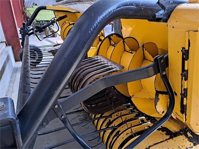 New Holland 355 W Græspick-up - معدات القش: صور 5 New Holland 355 W Græspick-up - معدات القش: صور 5
