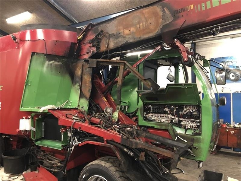 Strautmann Verti-Mix SF1702 Selvkørende blander - آلة خلط وتوزيع الأعلاف: صور 4 Strautmann Verti-Mix SF1702 Selvkørende blander - آلة خلط وتوزيع الأعلاف: صور 4