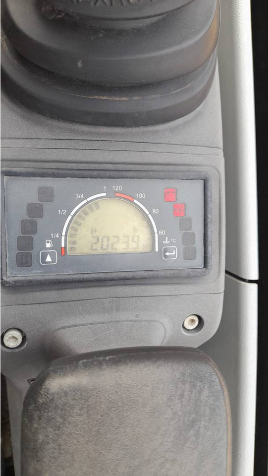 CAT 302.7DCR - حفارات زحافة: صور 5 CAT 302.7DCR - حفارات زحافة: صور 5