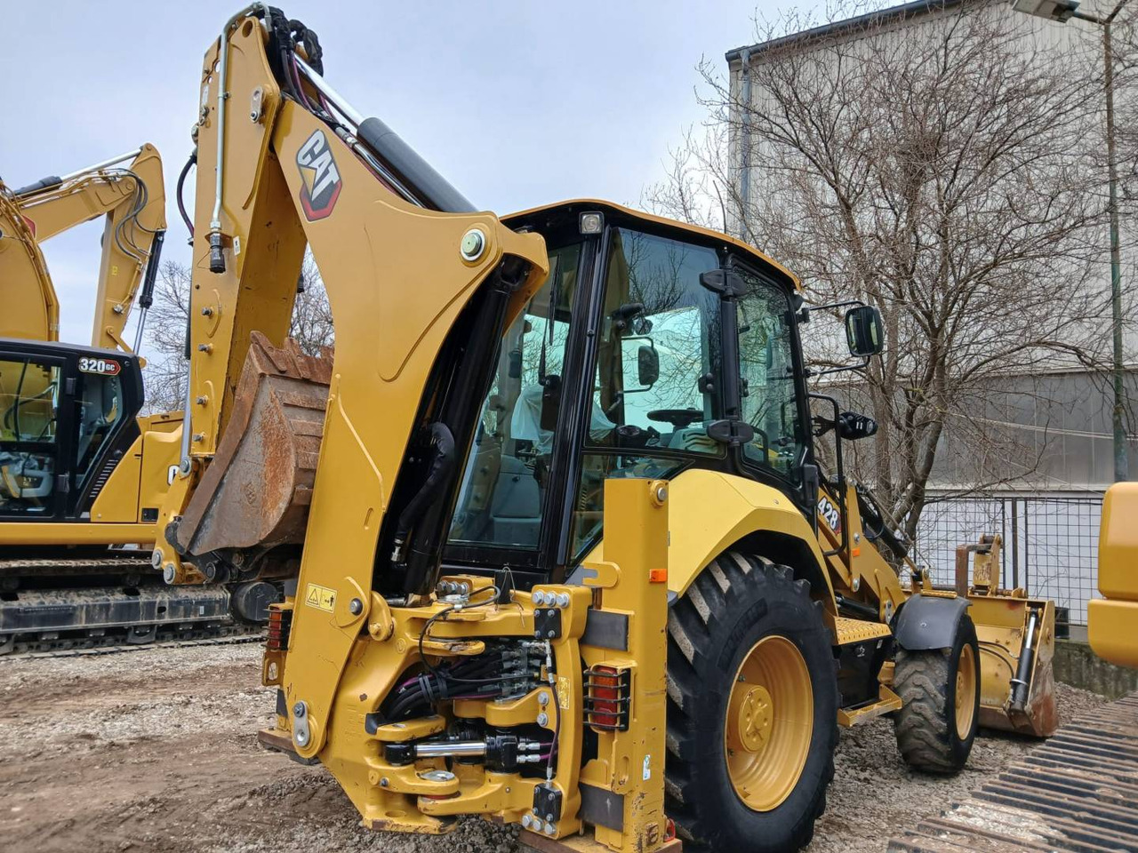 CAT 428-07 - حفار متعدد الاستخدام: صور 3 CAT 428-07 - حفار متعدد الاستخدام: صور 3