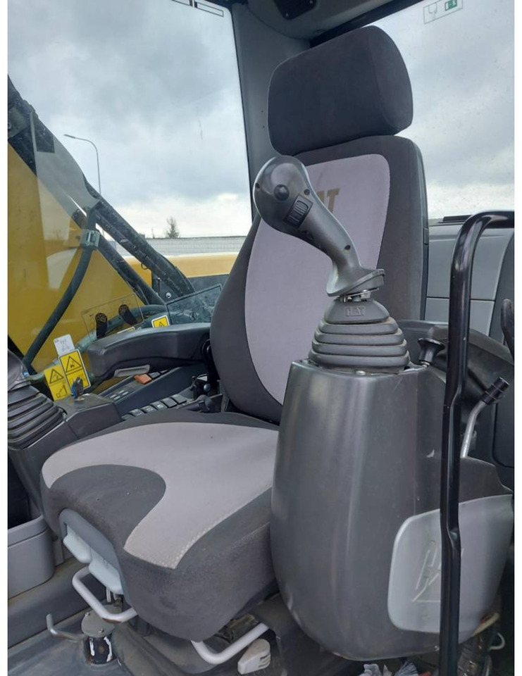 CAT M313D - حفارة على عجلات: صور 5 CAT M313D - حفارة على عجلات: صور 5