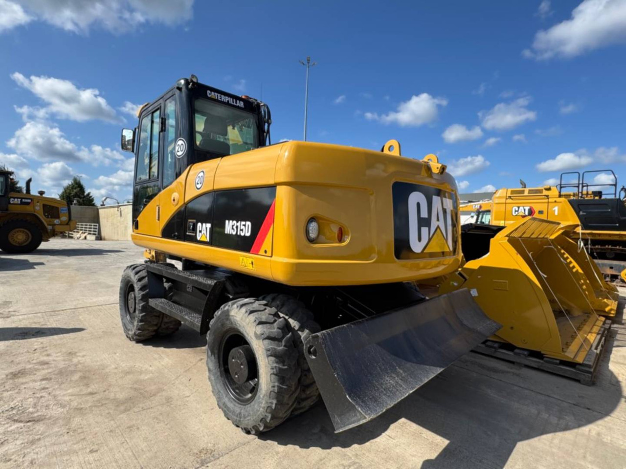 CAT M315D - حفارة على عجلات: صور 4 CAT M315D - حفارة على عجلات: صور 4