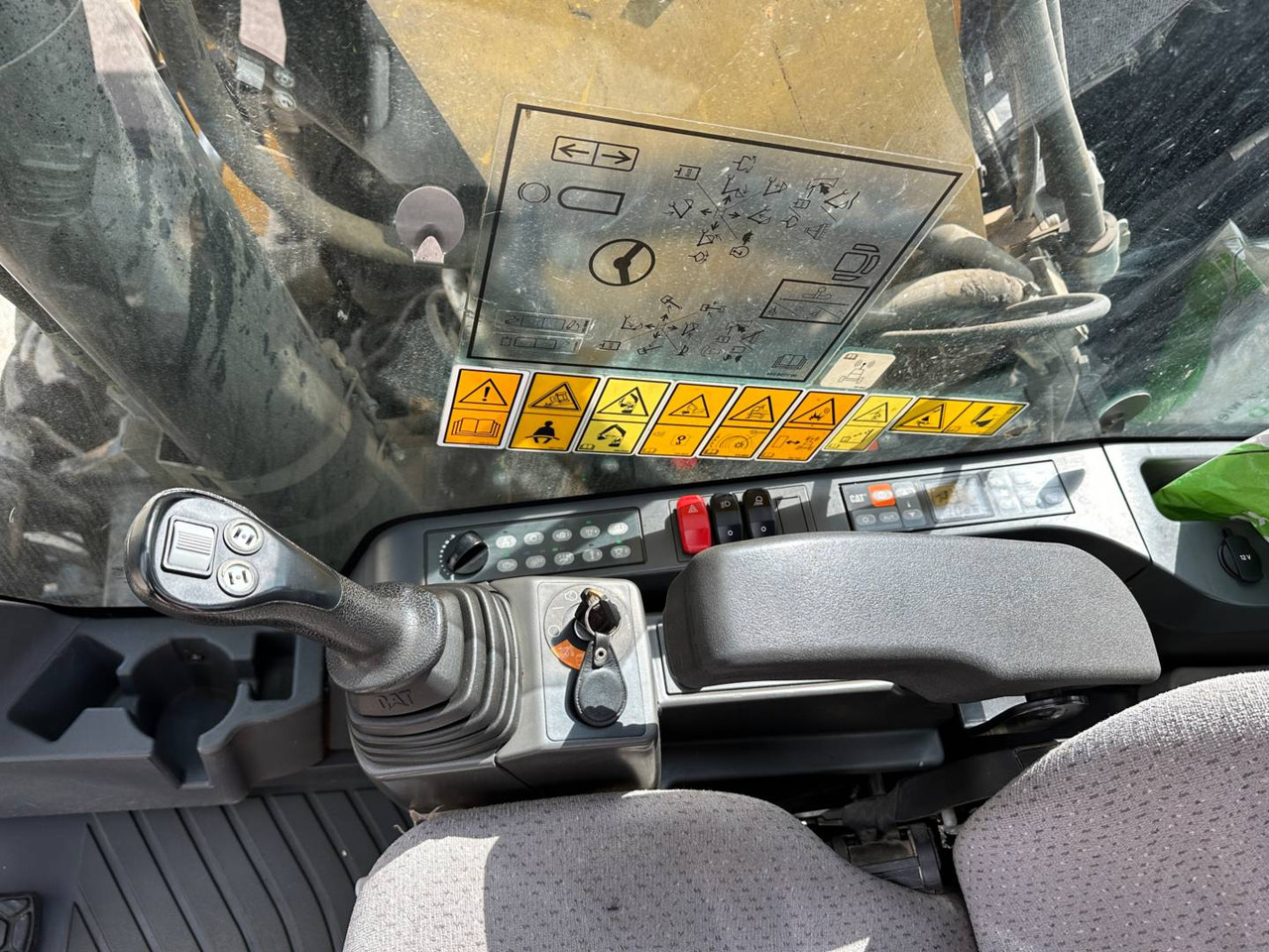 حفارة على عجلات CAT M318F: صور 13