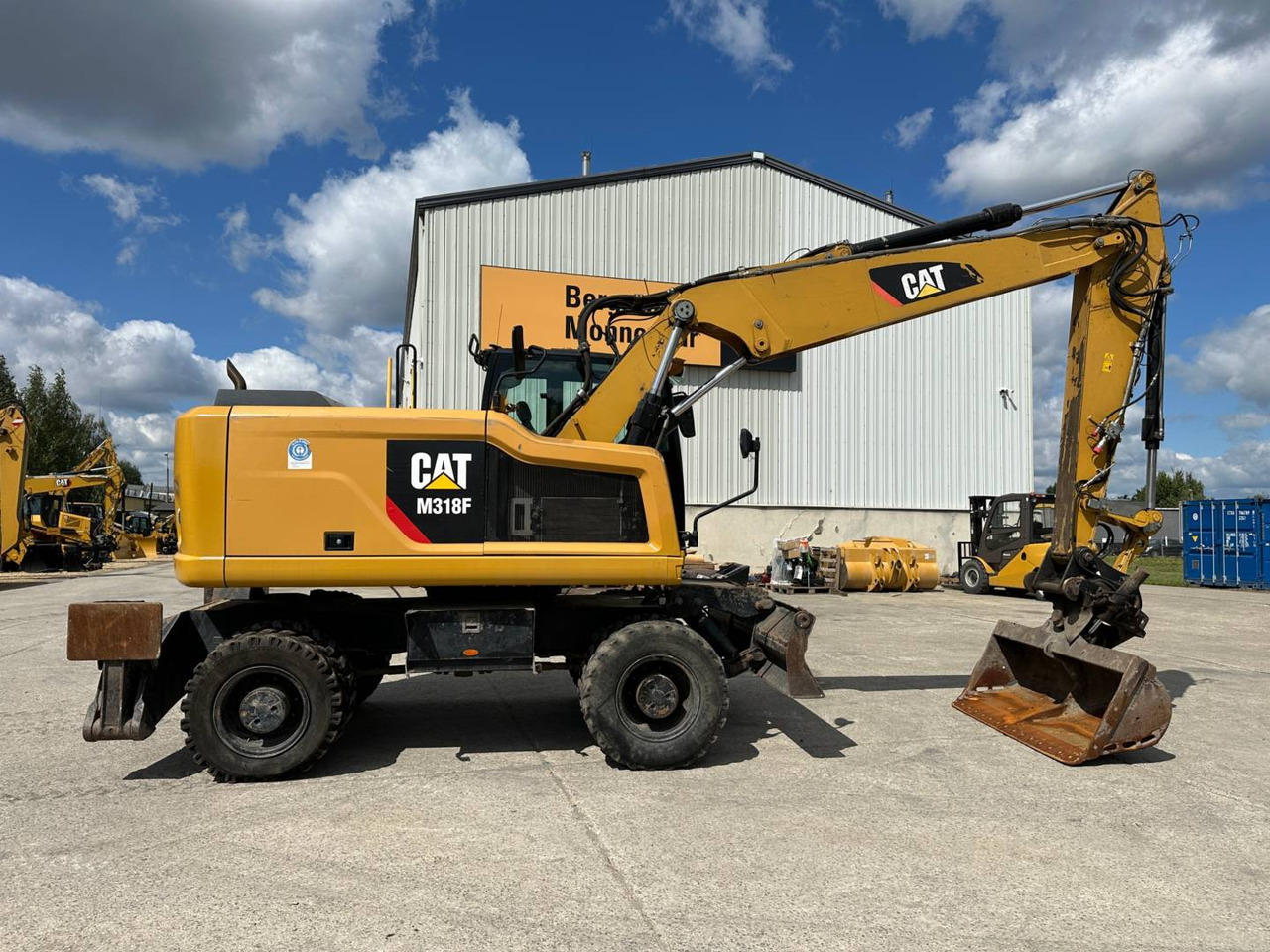 حفارة على عجلات CAT M318F: صور 11