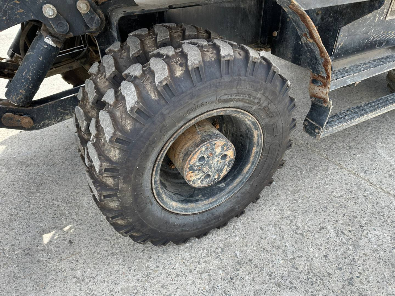 حفارة على عجلات CAT M318F: صور 26