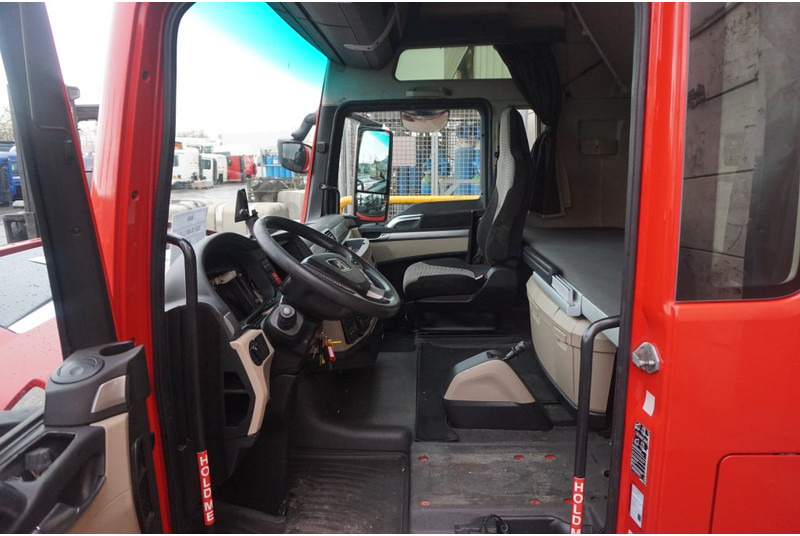 MAN F99L41 TGX XXL EURO6 81.60000-7925 - الكابينة والداخلية - شاحنة: صور 5 MAN F99L41 TGX XXL EURO6 81.60000-7925 - الكابينة والداخلية - شاحنة: صور 5