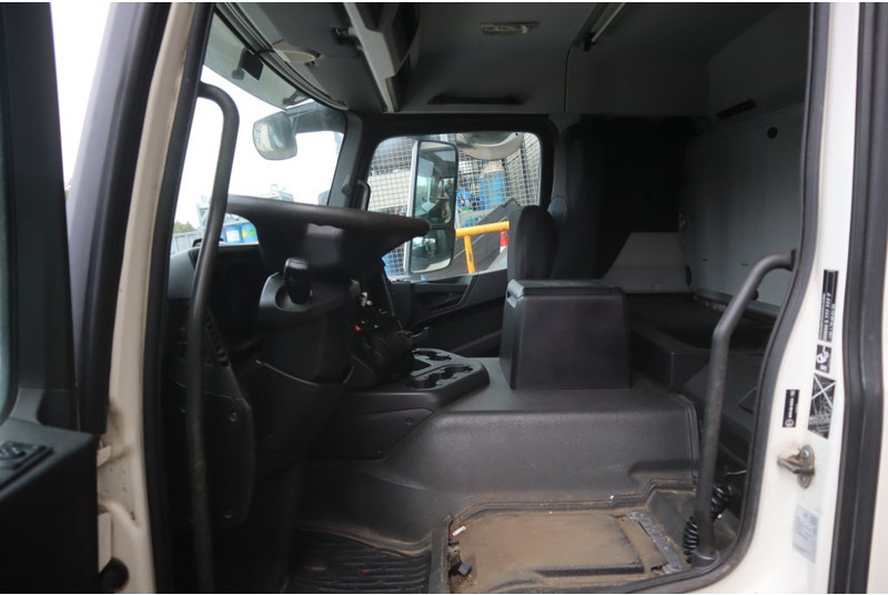 Mercedes-Benz L-STREAMSPACE 2.3MM 320 TUNNEL - الكابينة والداخلية - شاحنة: صور 5 Mercedes-Benz L-STREAMSPACE 2.3MM 320 TUNNEL - الكابينة والداخلية - شاحنة: صور 5