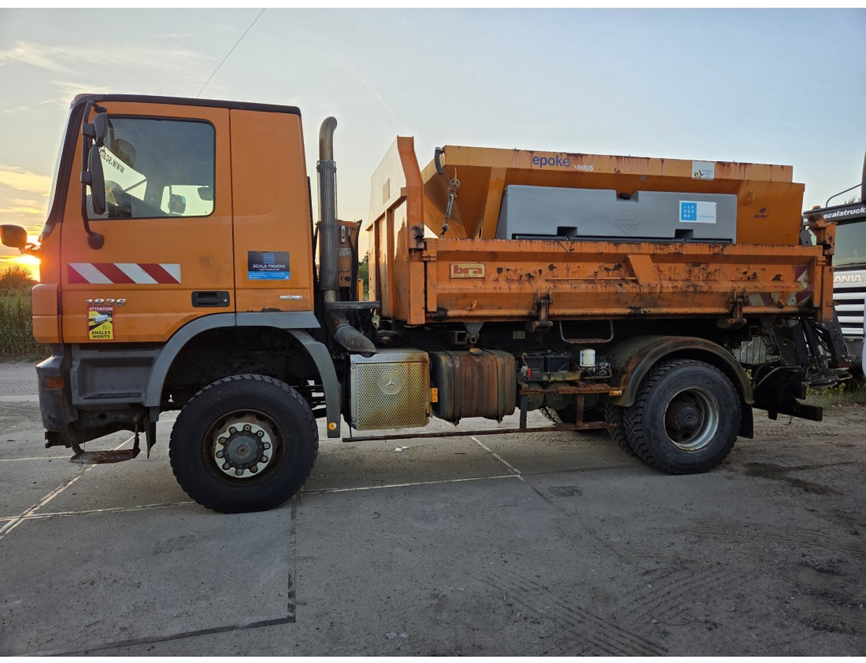 MERCEDES ACTROS 1836 4X4 TIPPER possible to buy with salt spreader - قلابات: صور 3 MERCEDES ACTROS 1836 4X4 TIPPER possible to buy with salt spreader - قلابات: صور 3