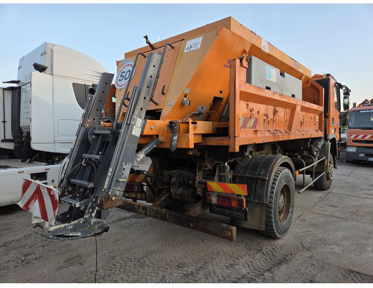 MERCEDES ACTROS 1836 4X4 TIPPER possible to buy with salt spreader - قلابات: صور 2 MERCEDES ACTROS 1836 4X4 TIPPER possible to buy with salt spreader - قلابات: صور 2
