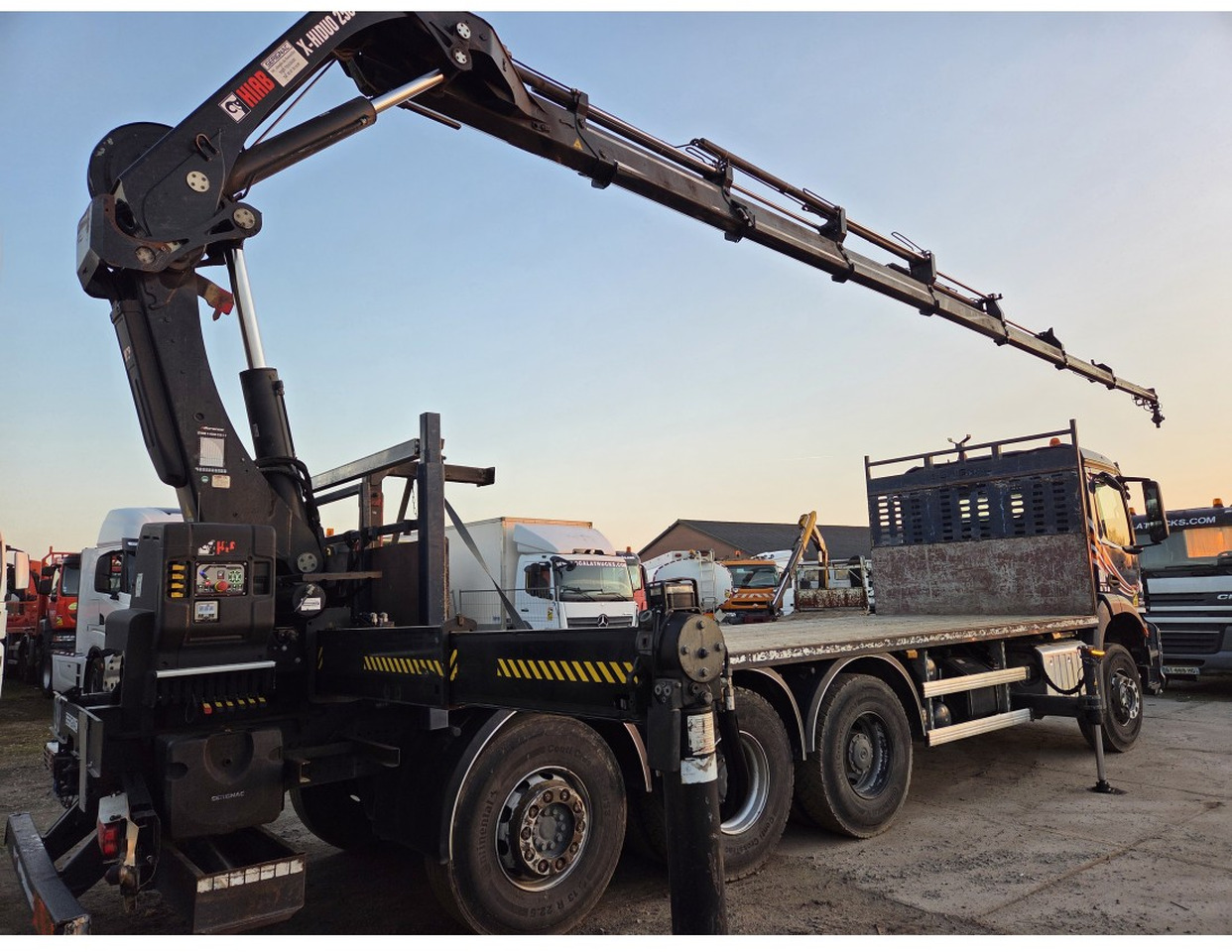 Mercedes Arocs 3240 8x4 Open Truck Crane HIAB X-HIDUO 258 E-7 7 extensions - شاحنات مسطحة, شاحنة كرين: صور 2 Mercedes Arocs 3240 8x4 Open Truck Crane HIAB X-HIDUO 258 E-7 7 extensions - شاحنات مسطحة, شاحنة كرين: صور 2