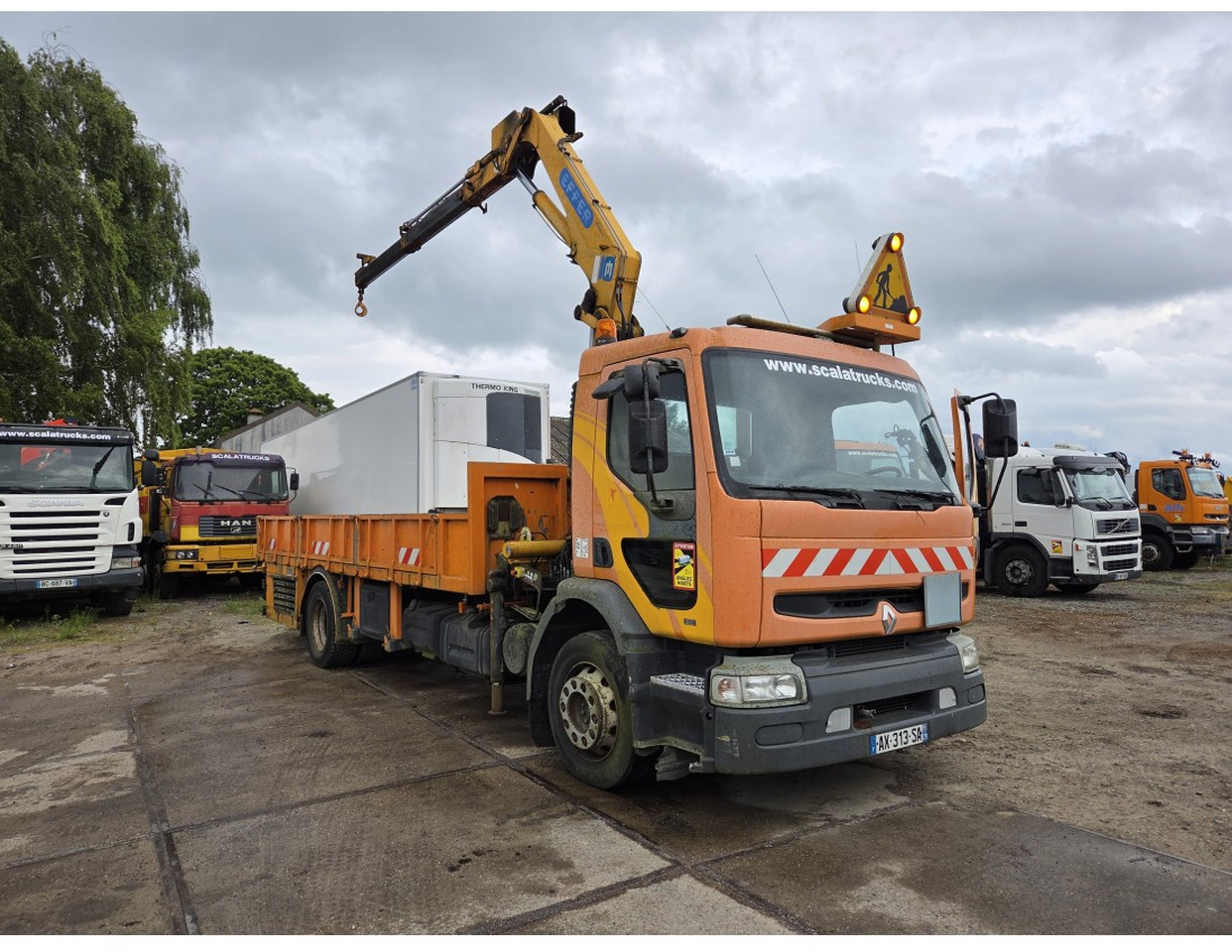 Renault Premium 300 MECHANICAL PUMP OPEN BOX COMPRESSOR CRANE EFFER 140/2S - شاحنات مسطحة, شاحنة كرين: صور 5 Renault Premium 300 MECHANICAL PUMP OPEN BOX COMPRESSOR CRANE EFFER 140/2S - شاحنات مسطحة, شاحنة كرين: صور 5