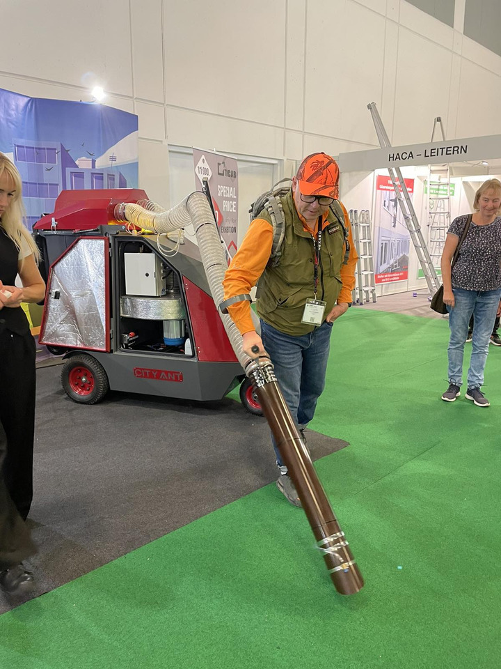 ТІСАВ Street Vacuum Cleaner, Outdoor Vacuum Sweeper, Manufacturer, City Ant - مكنسة كهربائية صناعية: صور 5 ТІСАВ Street Vacuum Cleaner, Outdoor Vacuum Sweeper, Manufacturer, City Ant - مكنسة كهربائية صناعية: صور 5