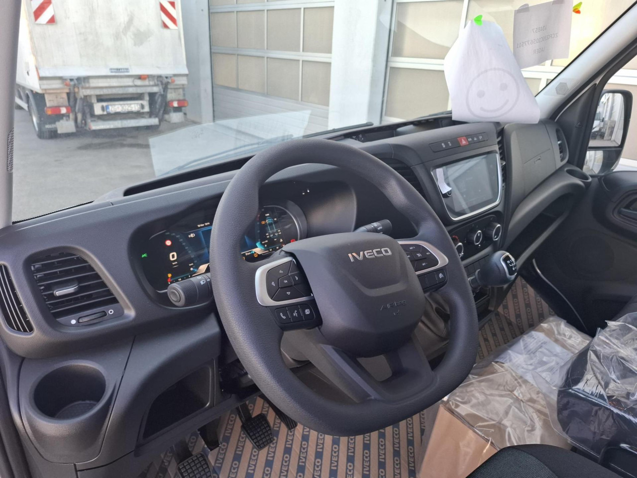 ميكروباص IVECO Daily 35C18H V: صور 7 ميكروباص IVECO Daily 35C18H V: صور 7