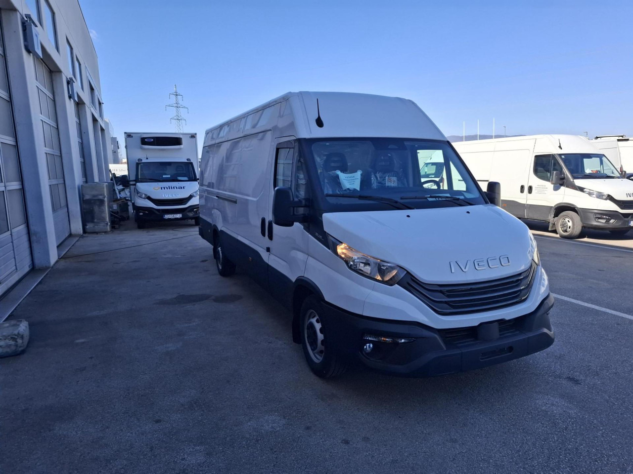 IVECO Daily 35S14V - ميكروباص: صور 2 IVECO Daily 35S14V - ميكروباص: صور 2