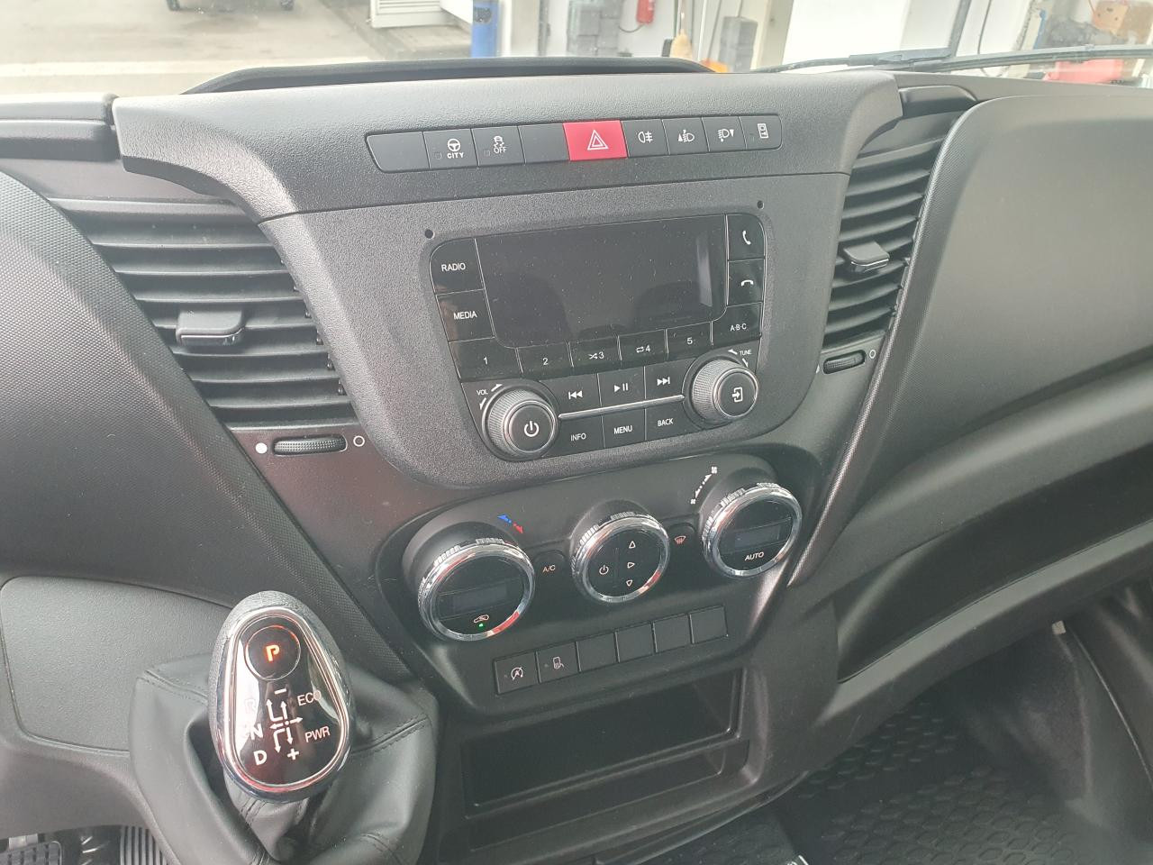 ميكروباص IVECO Daily 35S16A8V: صور 7