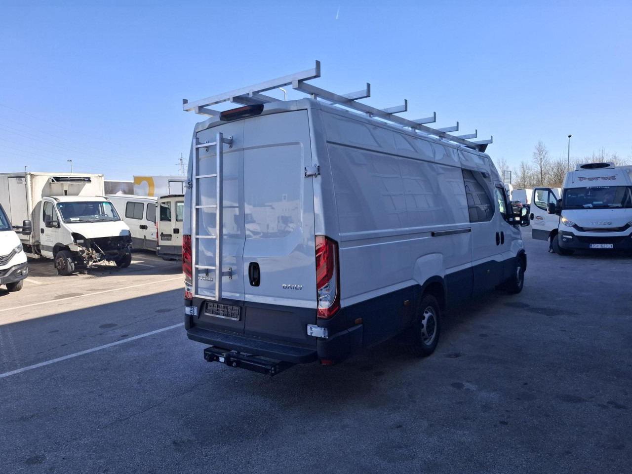 IVECO Daily 35S18H CRV - ميكروباص, الشاحنات الصغيرة كابينة مزدوجة: صور 4 IVECO Daily 35S18H CRV - ميكروباص, الشاحنات الصغيرة كابينة مزدوجة: صور 4