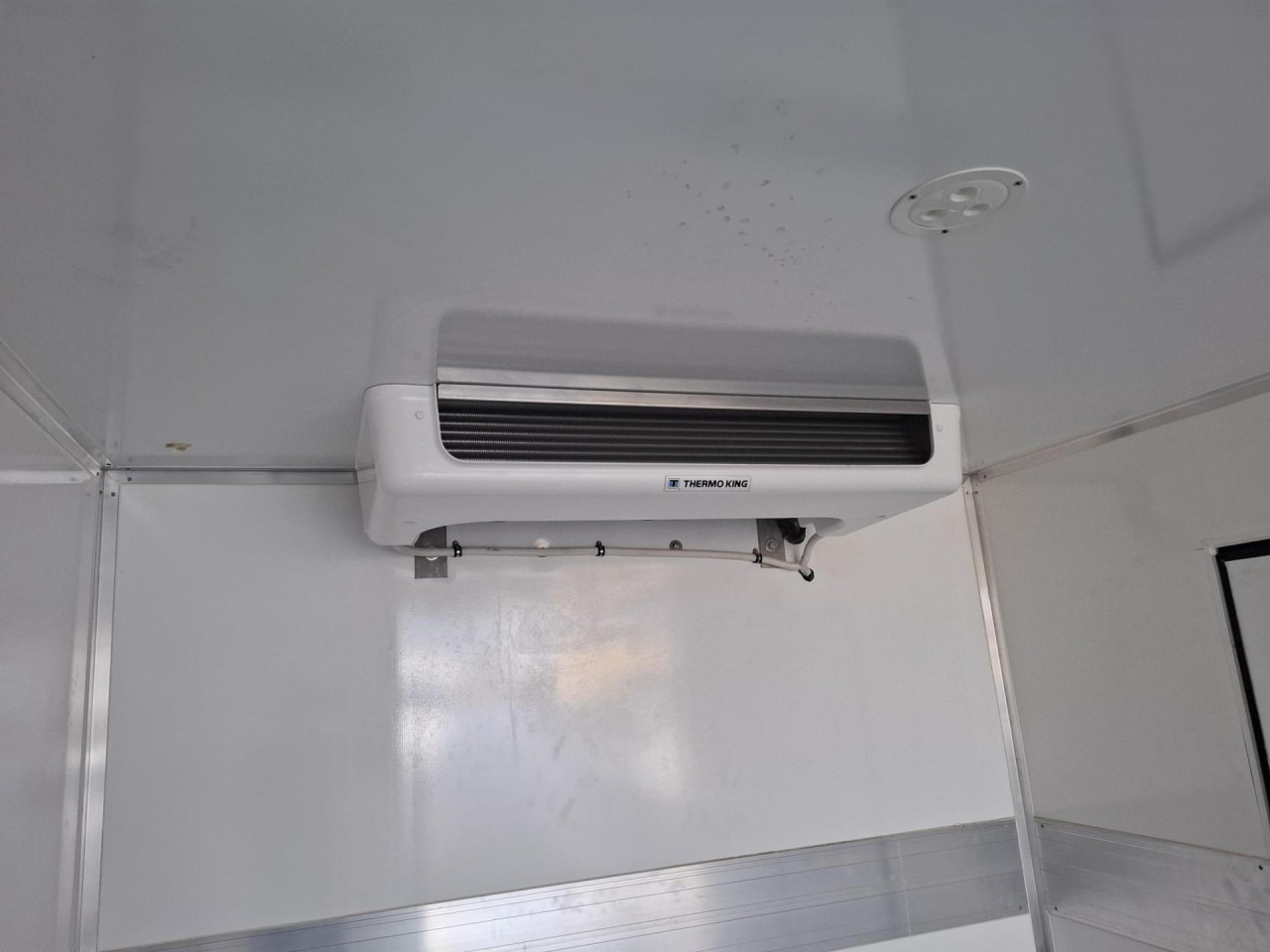 IVECO Eurocargo ML120EL21/P - مبردة شاحنة: صور 5 IVECO Eurocargo ML120EL21/P - مبردة شاحنة: صور 5