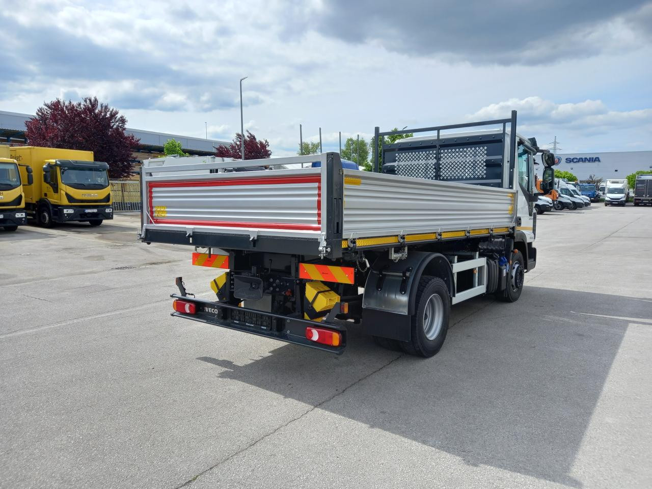 IVECO Eurocargo ML120EL25 - قلاب صغير: صور 4 IVECO Eurocargo ML120EL25 - قلاب صغير: صور 4